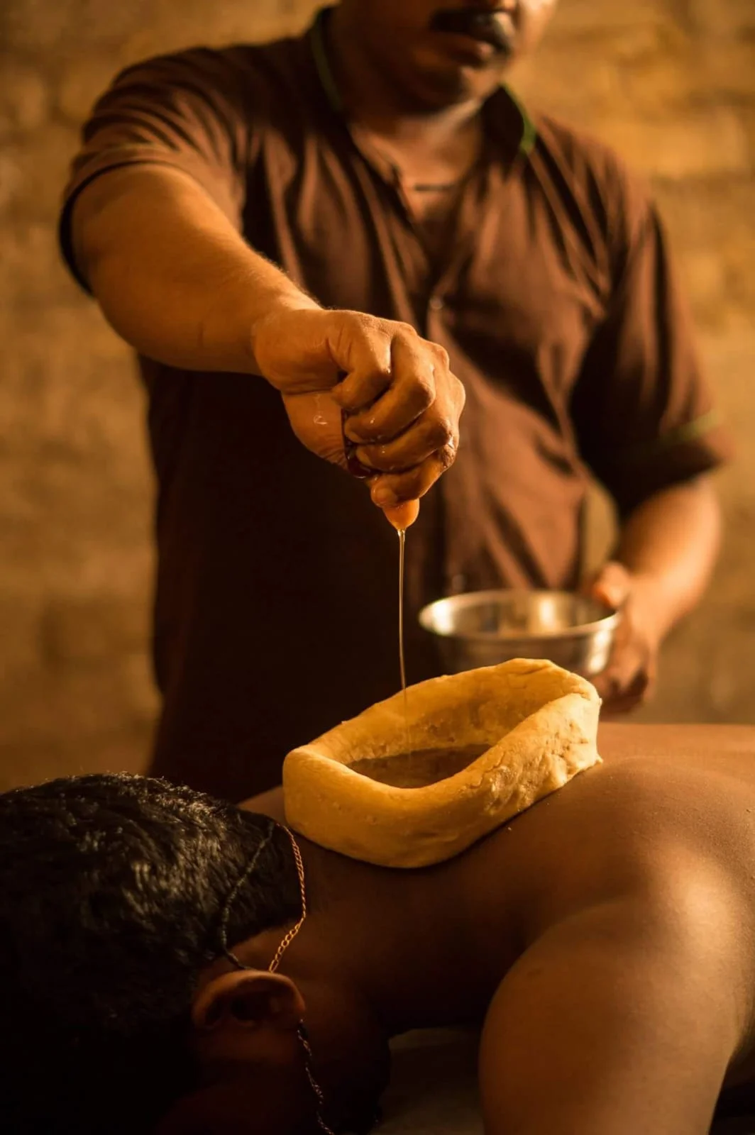 Basti Sweda treatment being performed on a patient’s neck