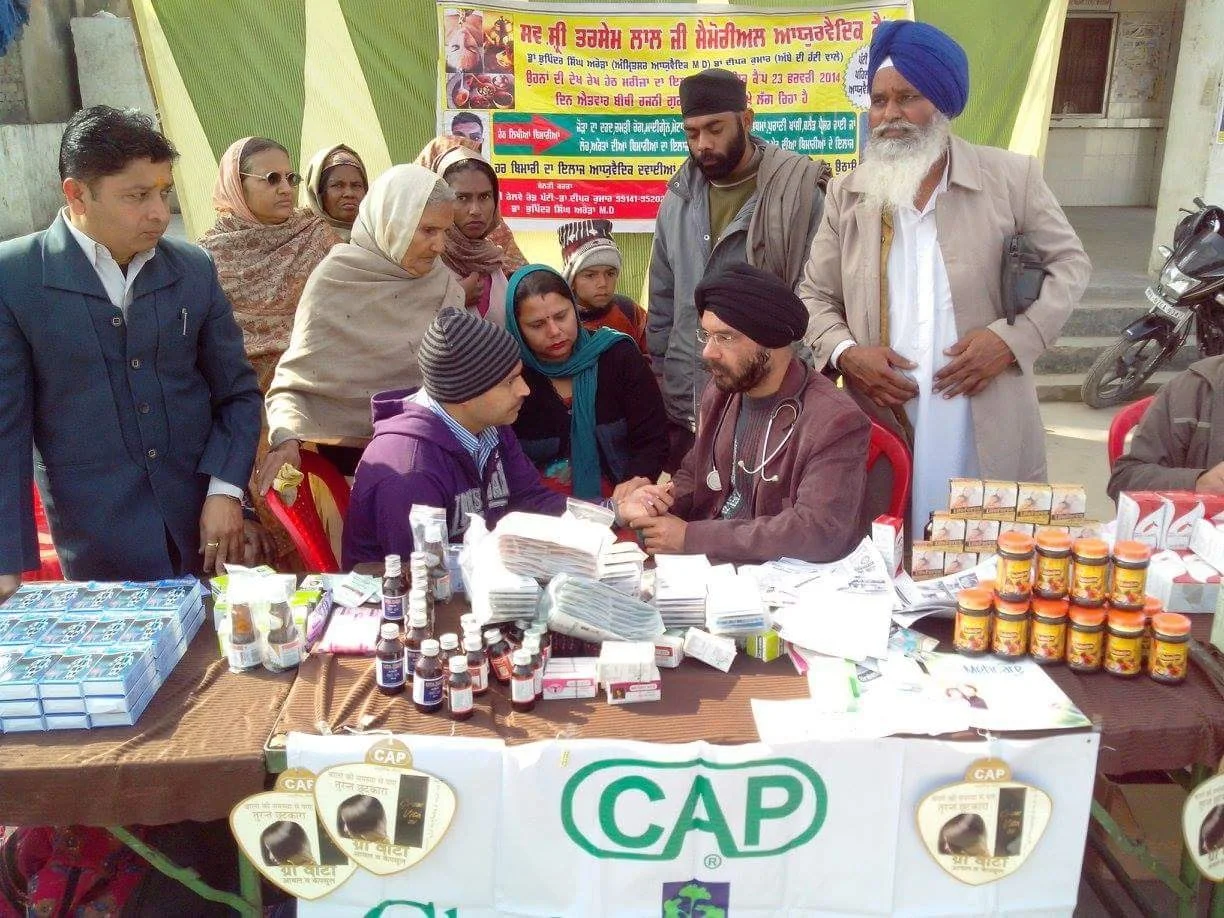 Dr. Bhupinder Arora having a conversation with a patient during a consultation