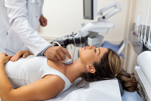 थायराइड (Thyroid) क्या है? लक्षण, कारण, प्रकार, आहार और आयुर्वेदिक देखभाल की पूरी जानकारी Thyroid Testing